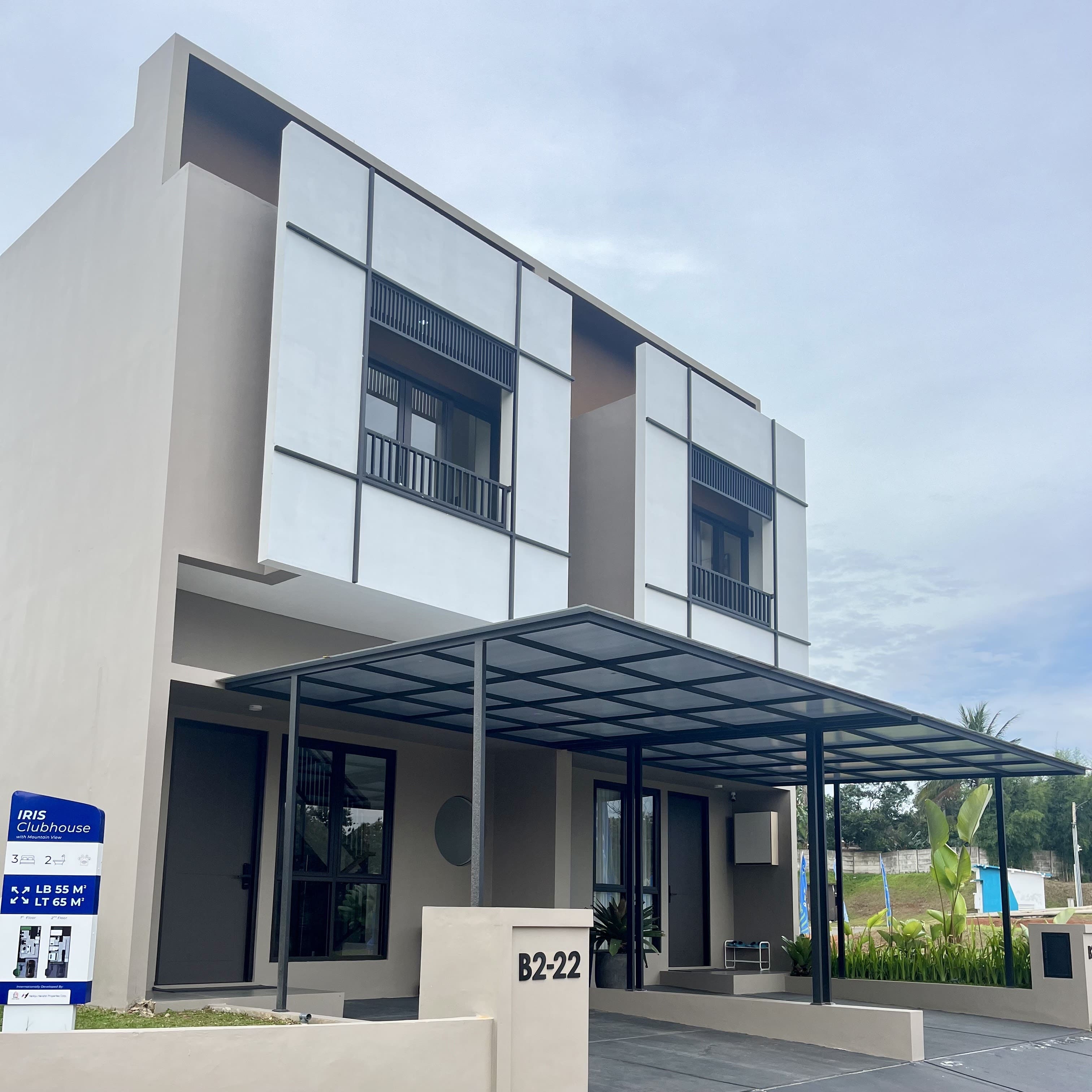 IRIS CLUB HOUSE